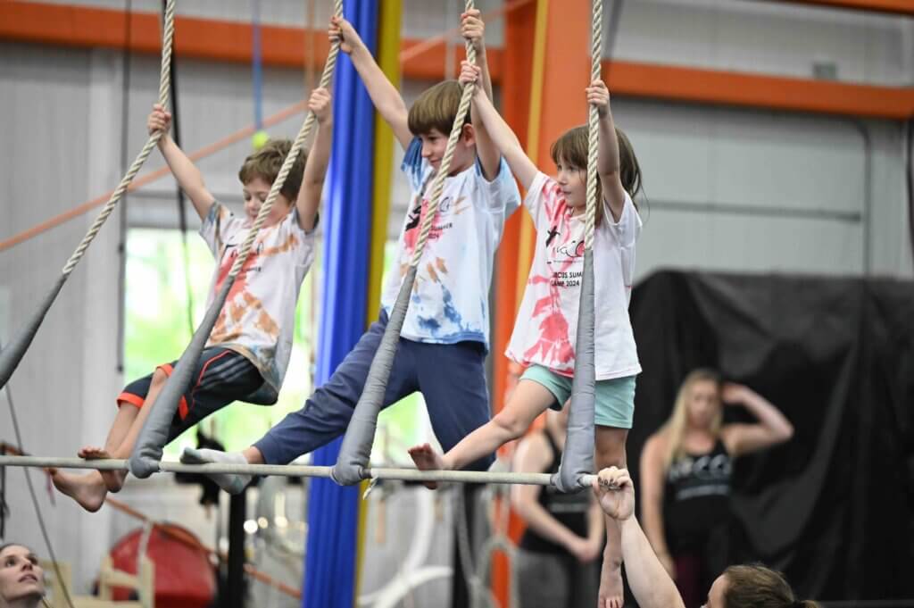 group-trapeze-kids-small