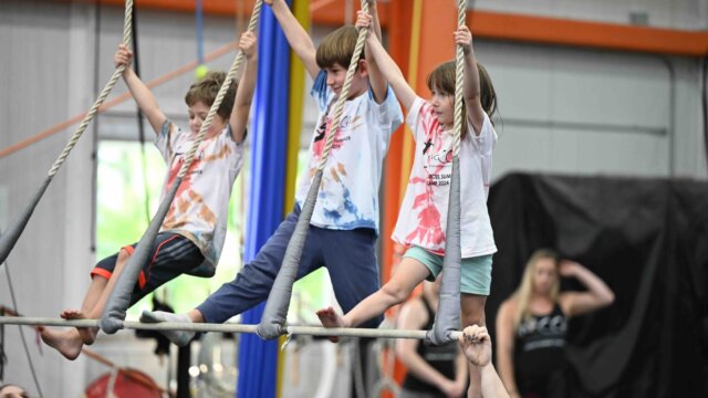 group-trapeze-kids-small